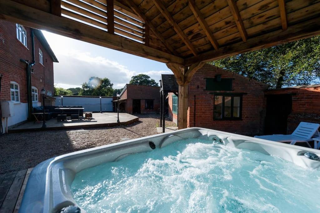 Firs Sleeps 15 Stunning Country House With Hot Tub Sudbourne Екстериор снимка