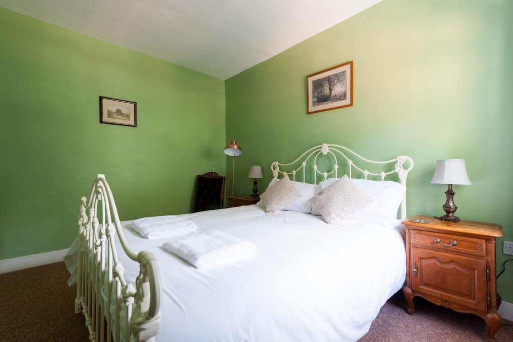 Firs Sleeps 15 Stunning Country House With Hot Tub Sudbourne Екстериор снимка